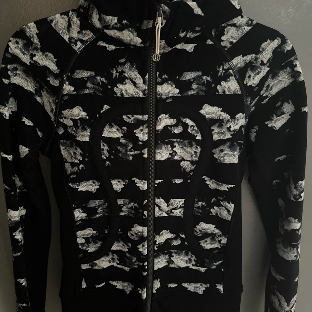 lululemon athletica Black and White Sweater!